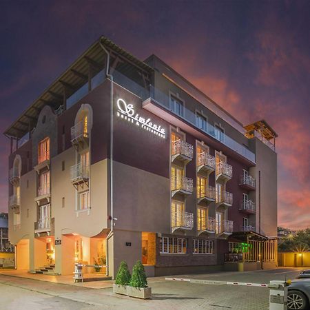 Simfonia Boutique Hotel Рымнику-Вылча Экстерьер фото