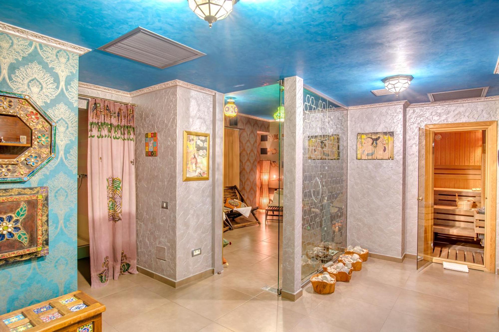 Simfonia Boutique Hotel Рымнику-Вылча Экстерьер фото