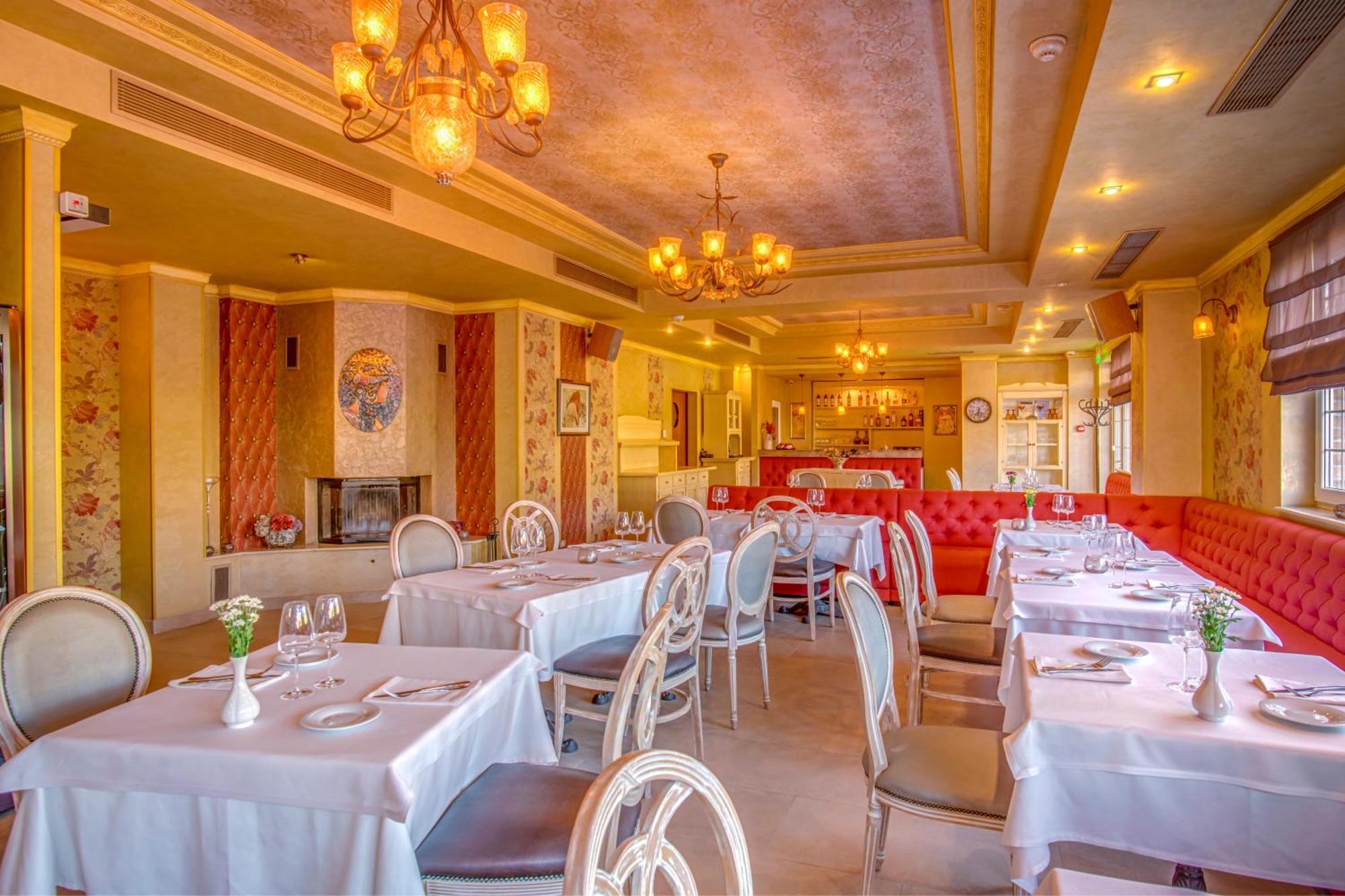 Simfonia Boutique Hotel Рымнику-Вылча Экстерьер фото