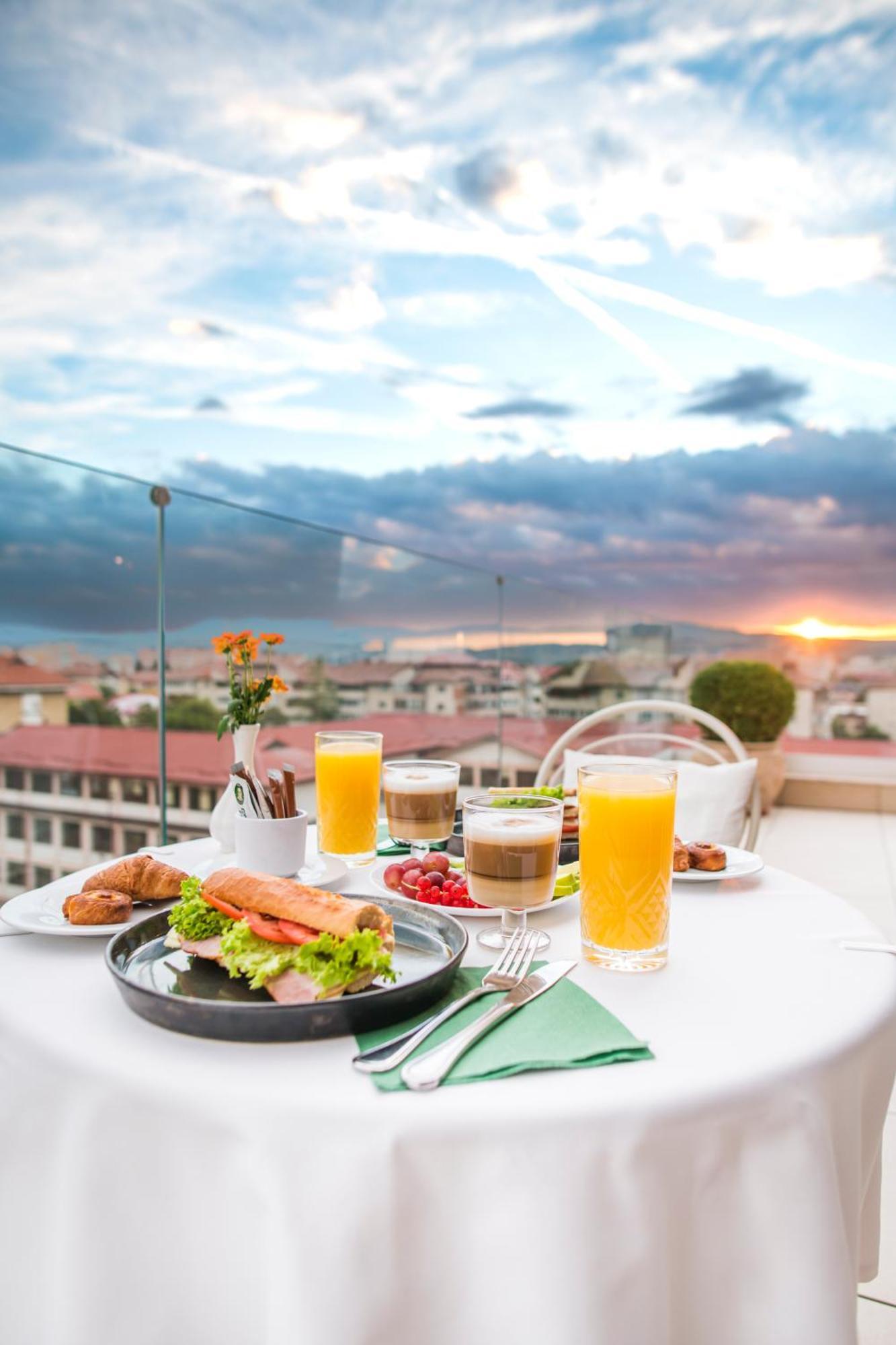 Simfonia Boutique Hotel Рымнику-Вылча Экстерьер фото