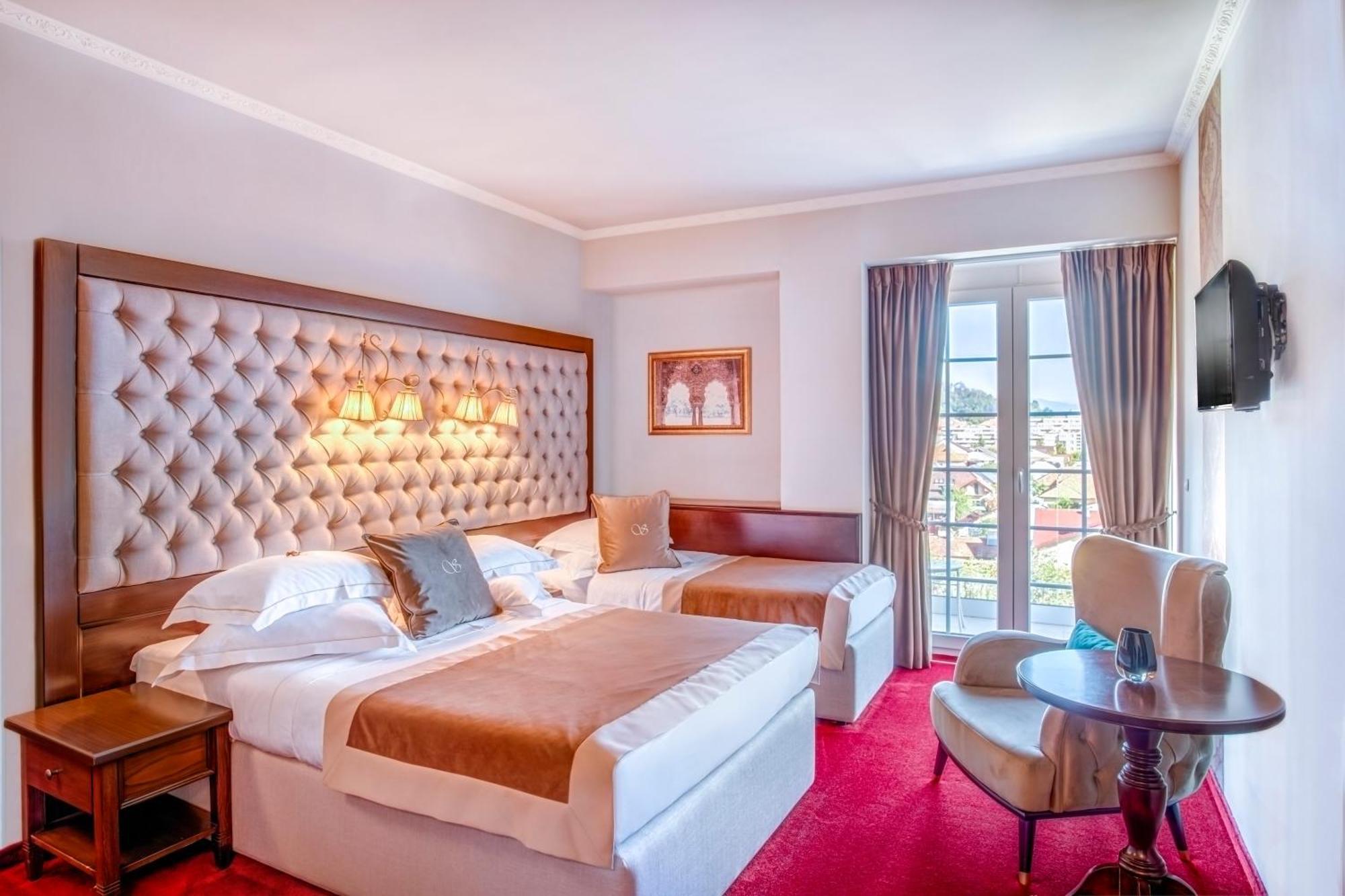 Simfonia Boutique Hotel Рымнику-Вылча Экстерьер фото