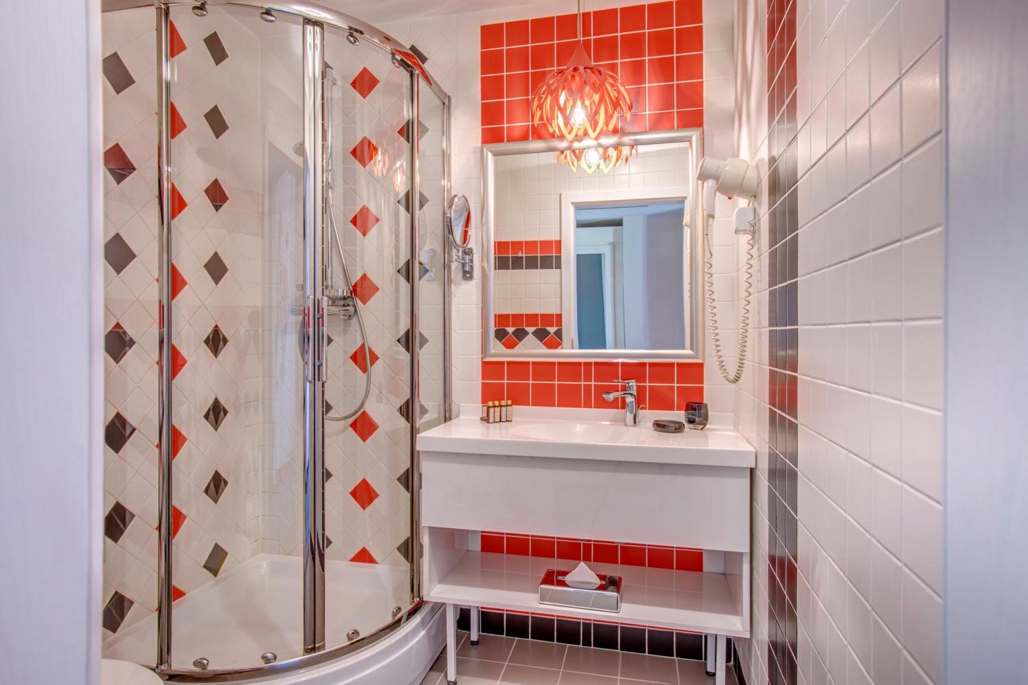 Simfonia Boutique Hotel Рымнику-Вылча Экстерьер фото