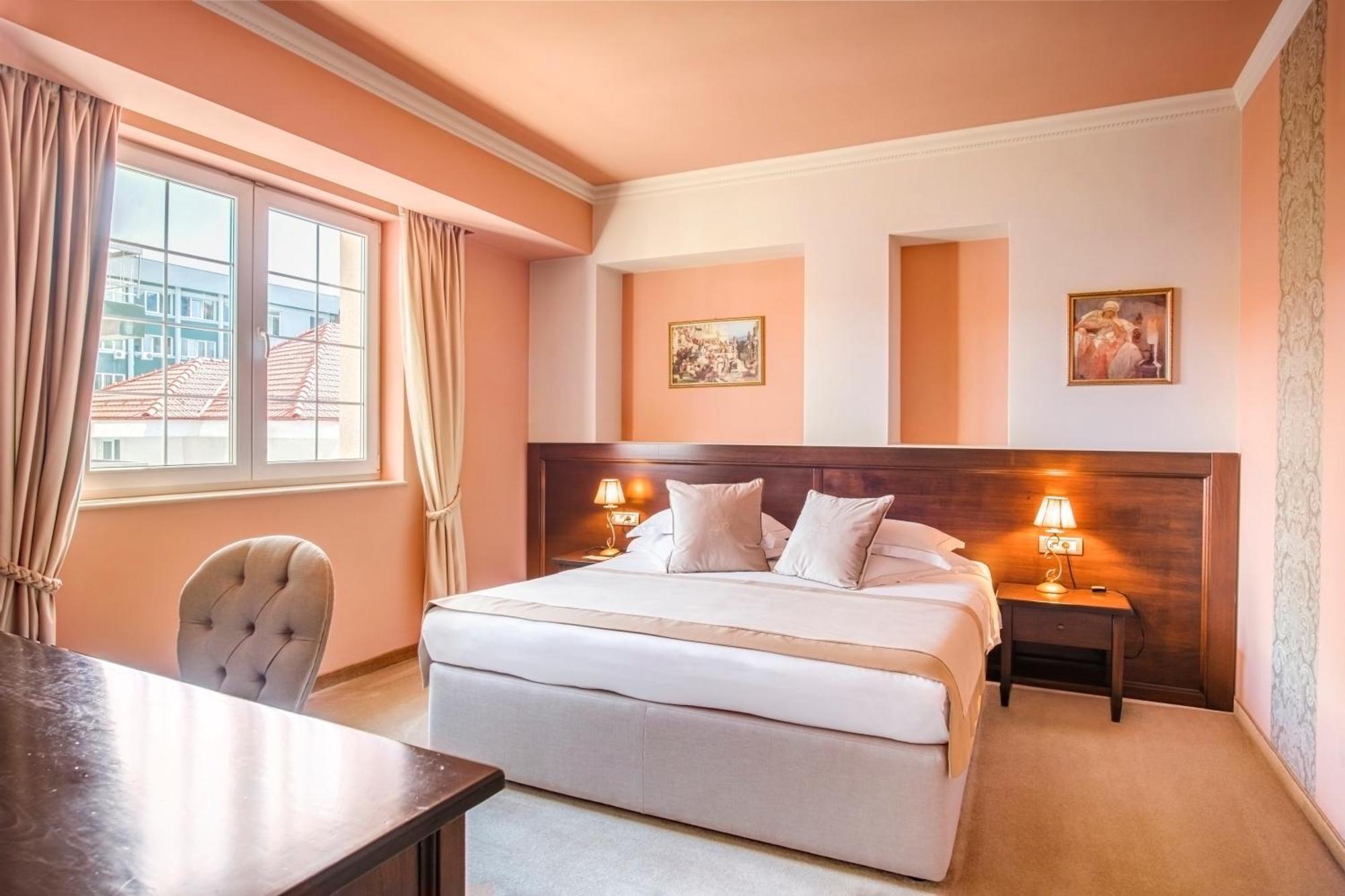 Simfonia Boutique Hotel Рымнику-Вылча Экстерьер фото