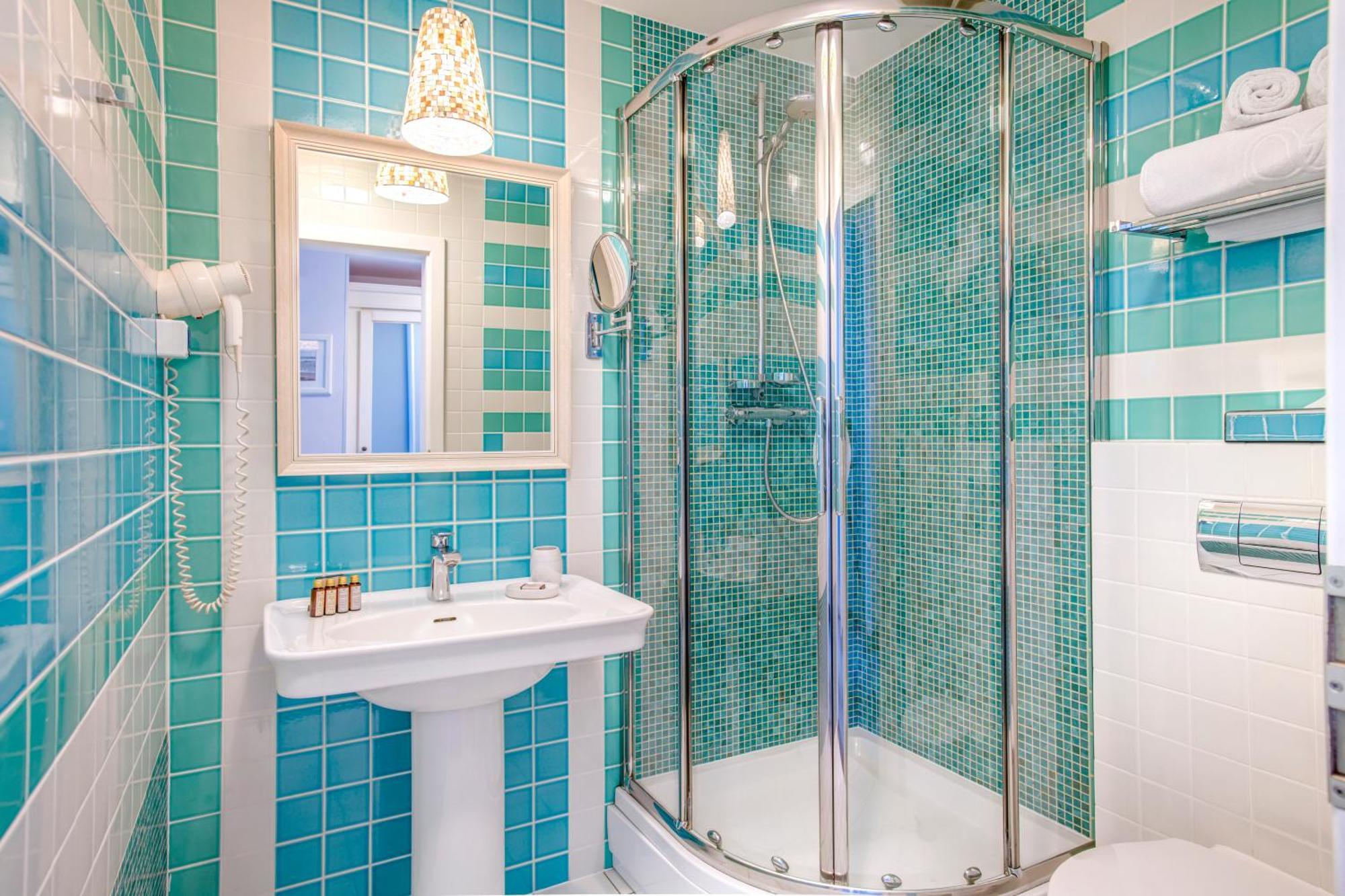Simfonia Boutique Hotel Рымнику-Вылча Экстерьер фото
