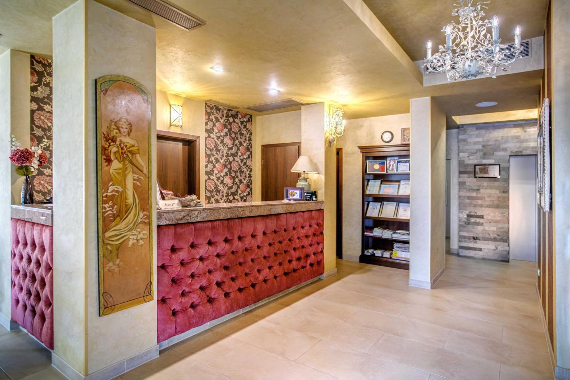 Simfonia Boutique Hotel Рымнику-Вылча Экстерьер фото
