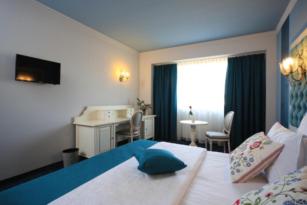 Simfonia Boutique Hotel Рымнику-Вылча Номер фото
